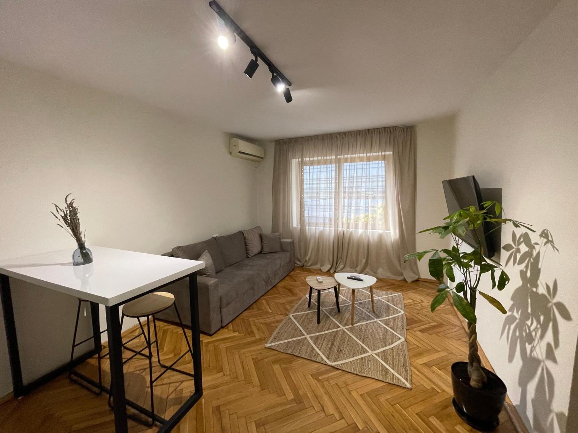 Cozy Apartment, In The Center Of Tiranë Ngoại thất bức ảnh