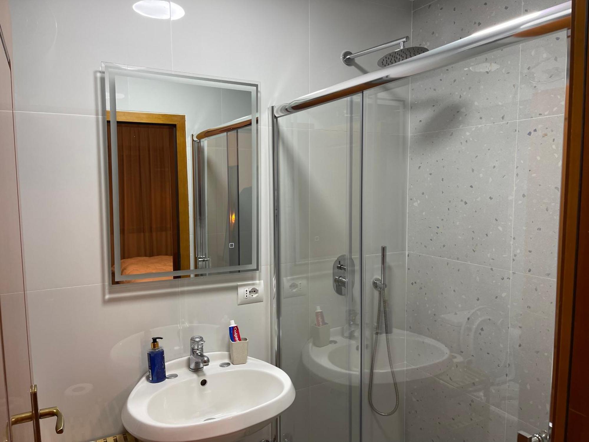 Cozy Apartment, In The Center Of Tiranë Ngoại thất bức ảnh