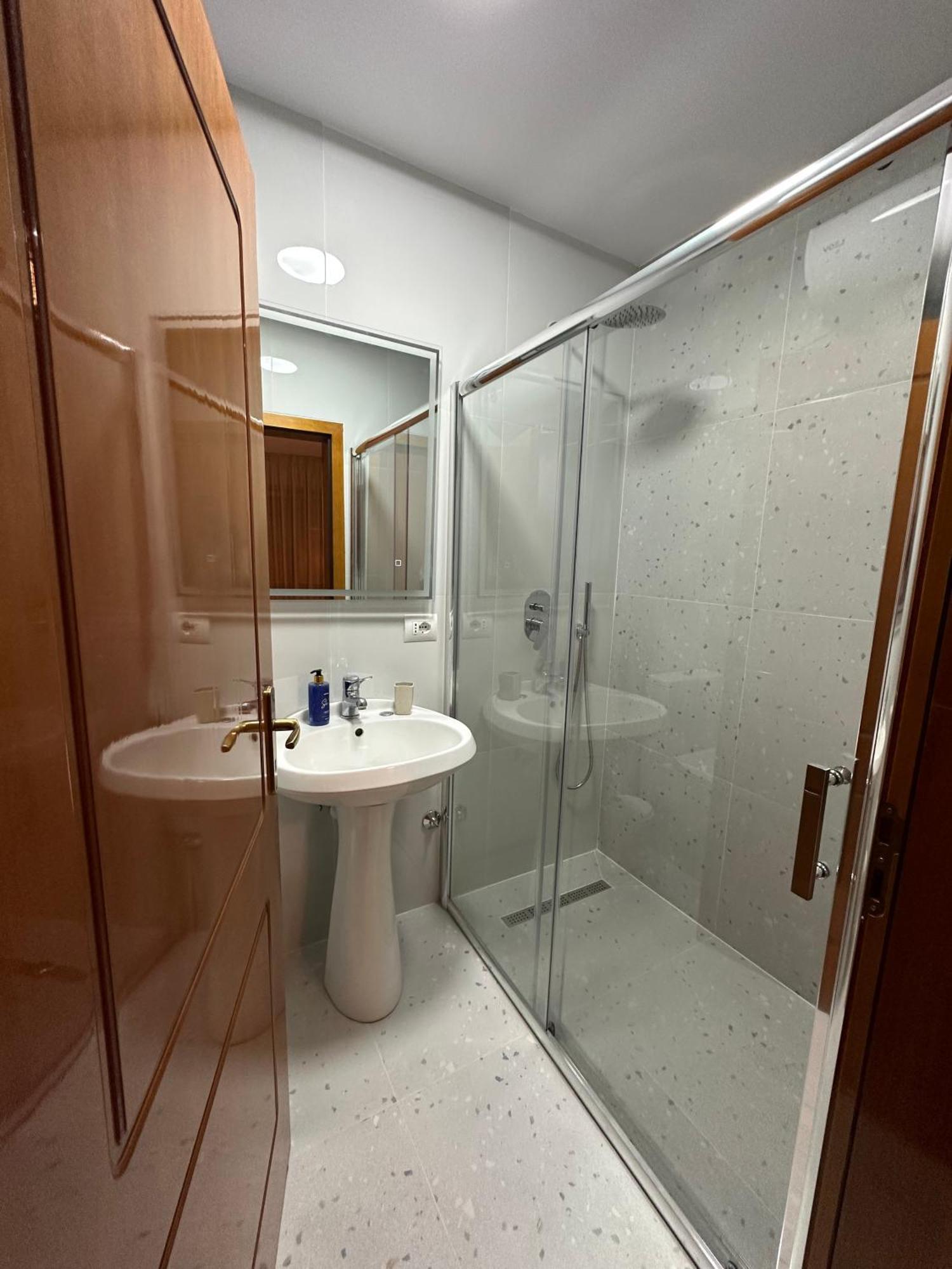 Cozy Apartment, In The Center Of Tiranë Ngoại thất bức ảnh