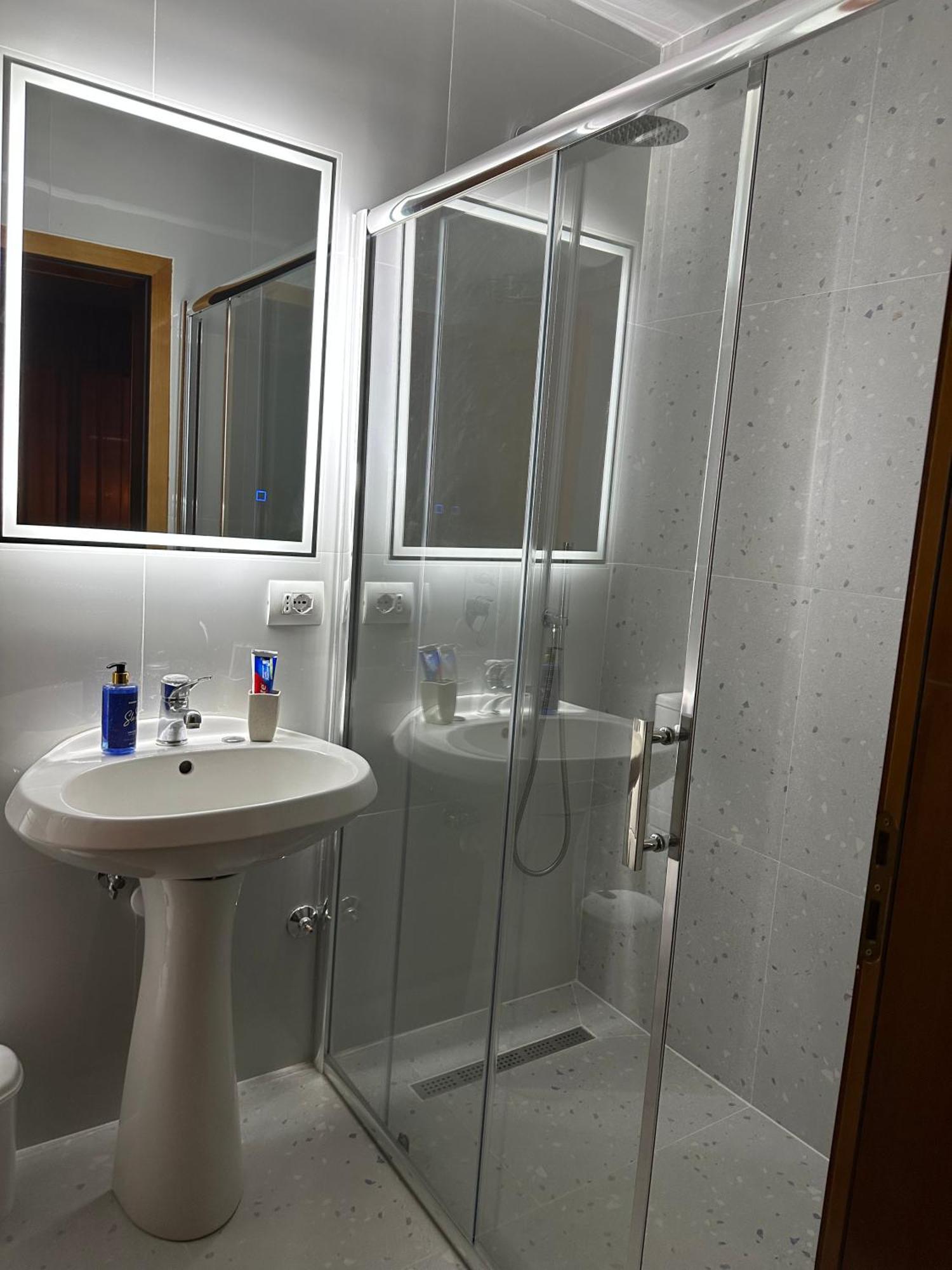Cozy Apartment, In The Center Of Tiranë Ngoại thất bức ảnh